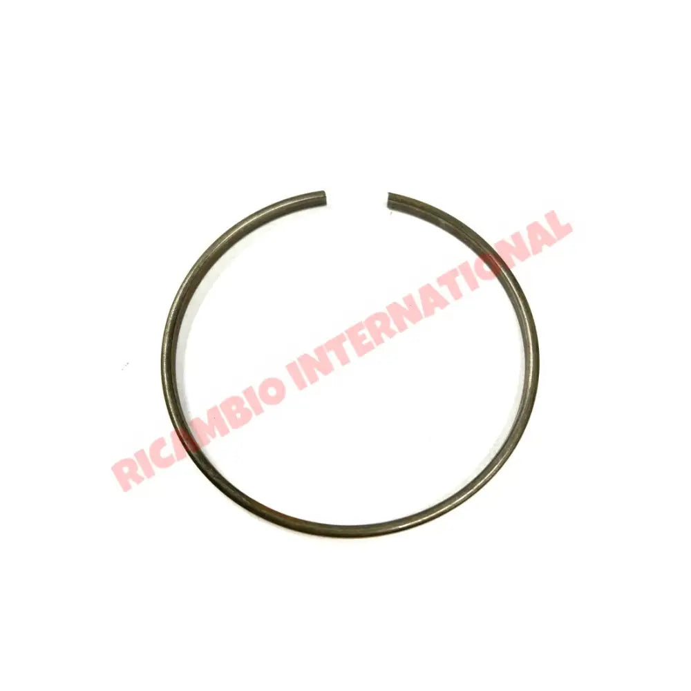 Front Wheel Bearing C-Clip - Classic Fiat 500 126 - Classic Fiat 500 Parts & Spares