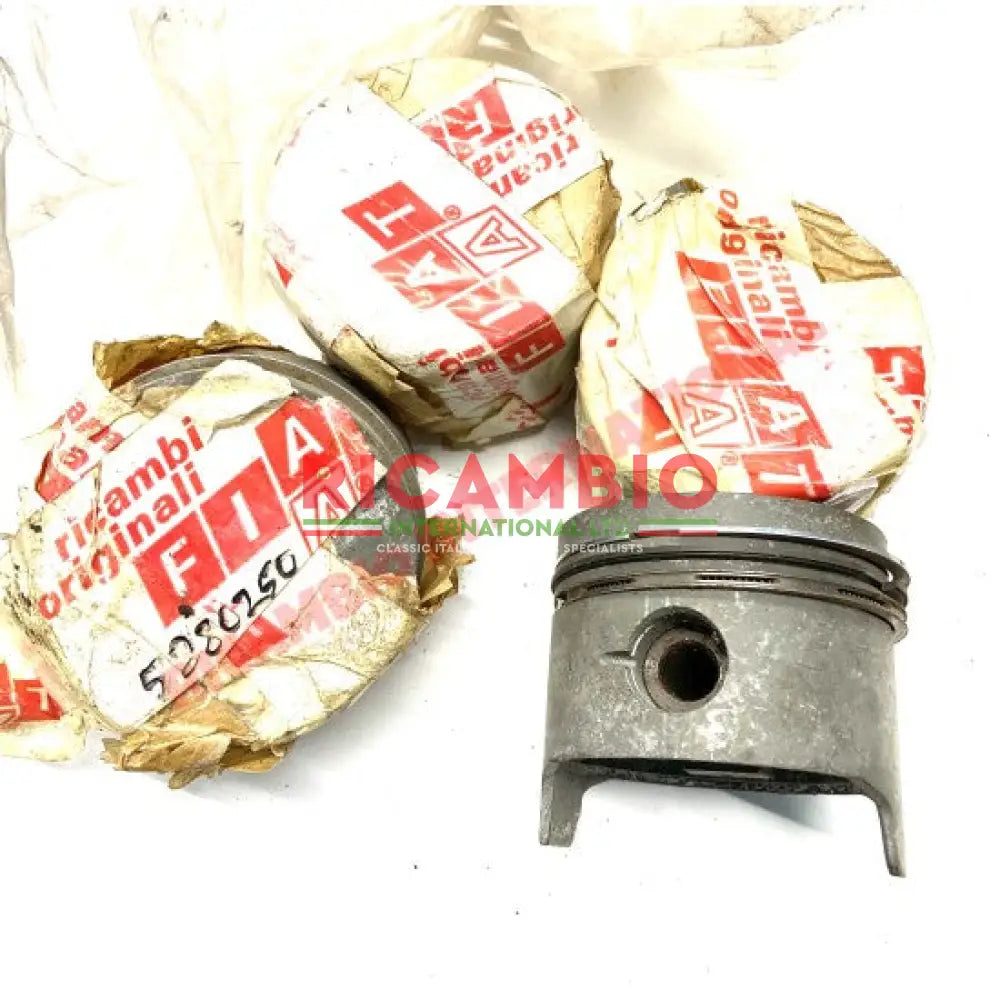 Set of FOUR Pistons & Rings (STD) - Fiat 131 - Fiat 131/132